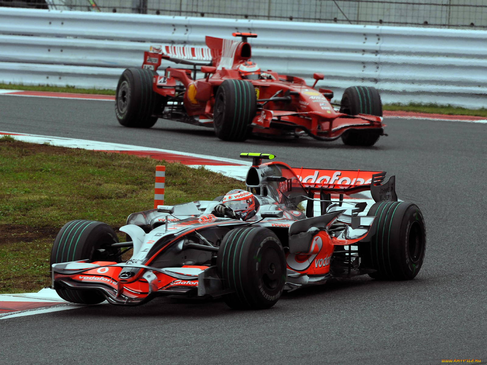 F 1 ответ. MCLAREN f1 2008. Макларен ф1 2008. Ferrari f1 2008. F1 2008.